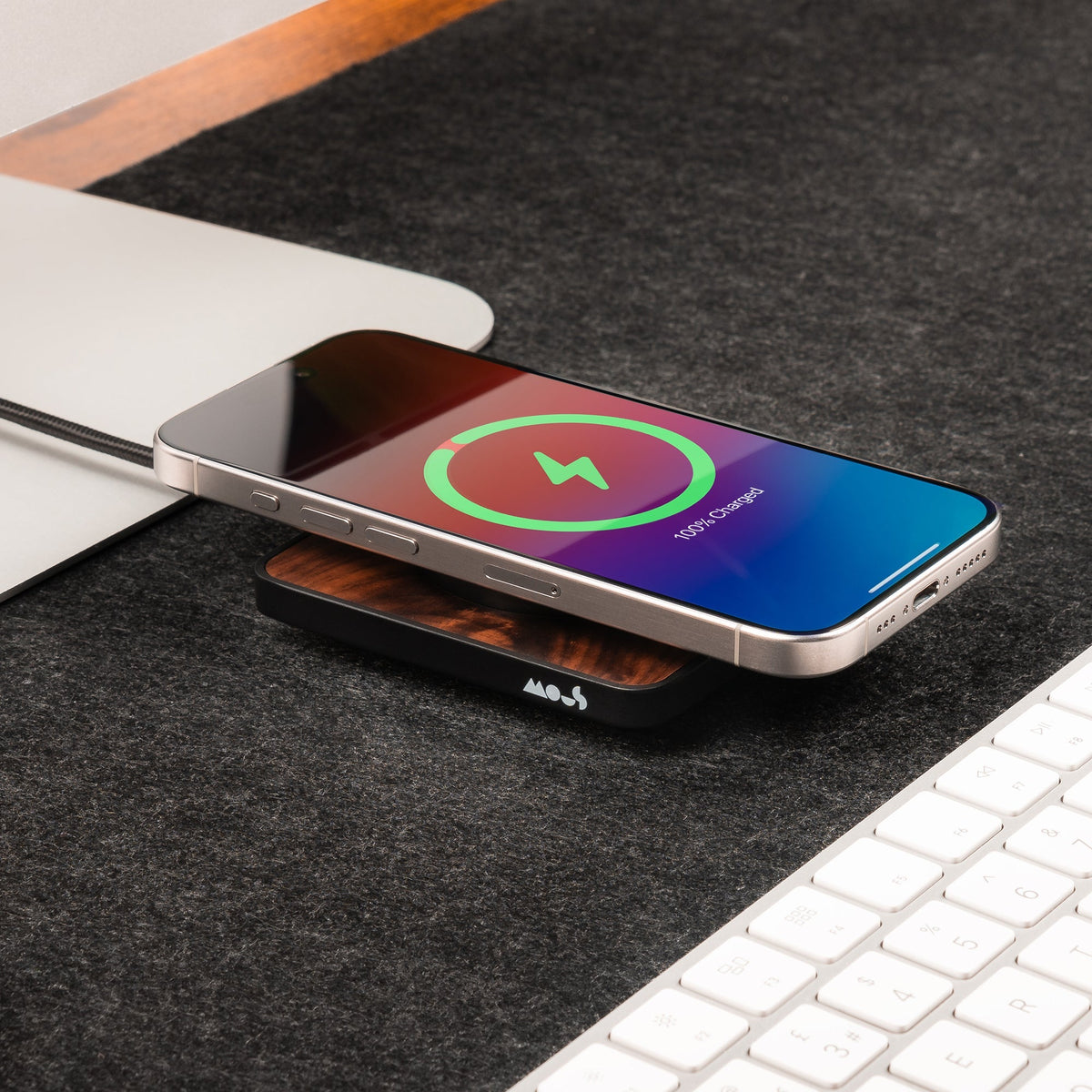 Revolutionary super-fast charging pad: Transform the way you power up. Effortlessly charge your devices at blazing speeds with this cutting-edge charging pad.